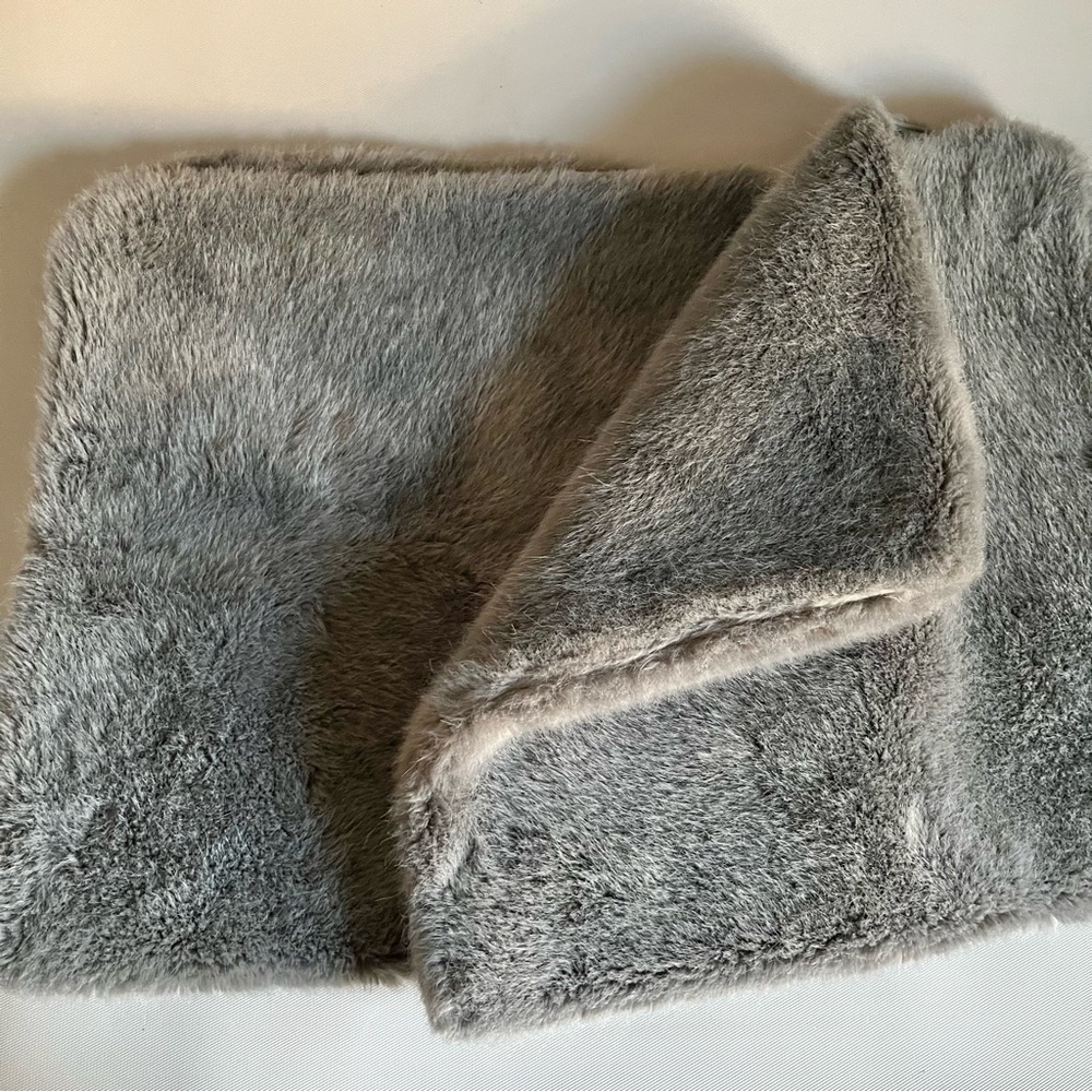 2 RH ULTRA FAUX FUR PILLOW COVERS Shams 22x22 - Picture 3 of 12